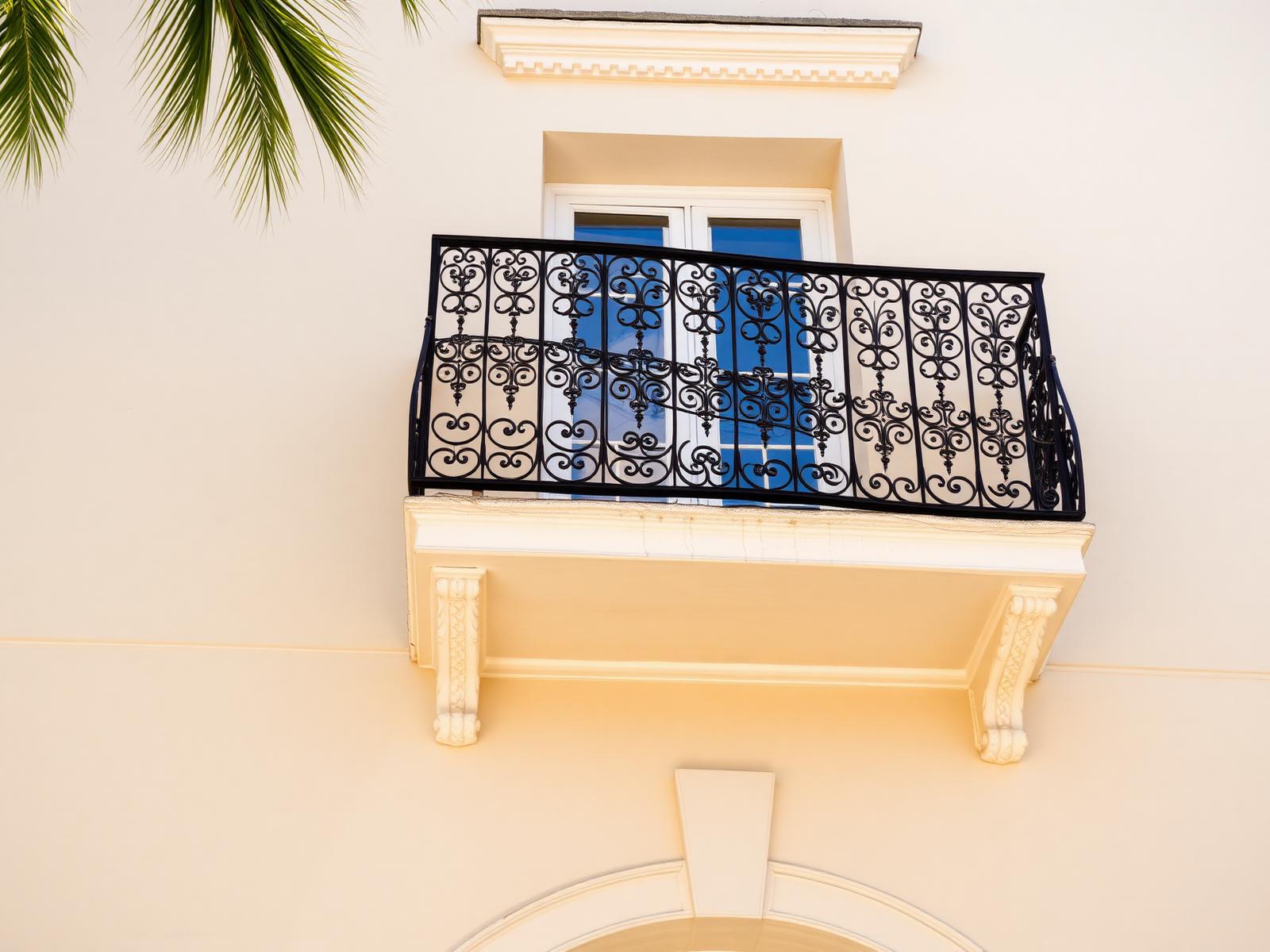Spaanse architectuur, smeedijzeren balkon
